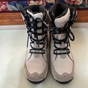 Barely used snow/winter boots